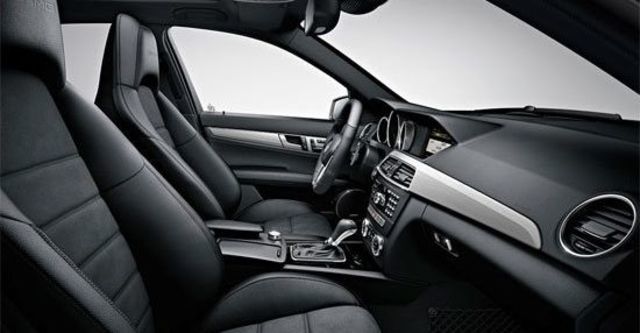 2011 M-Benz C-Class Sedan C63 AMG  第7張相片