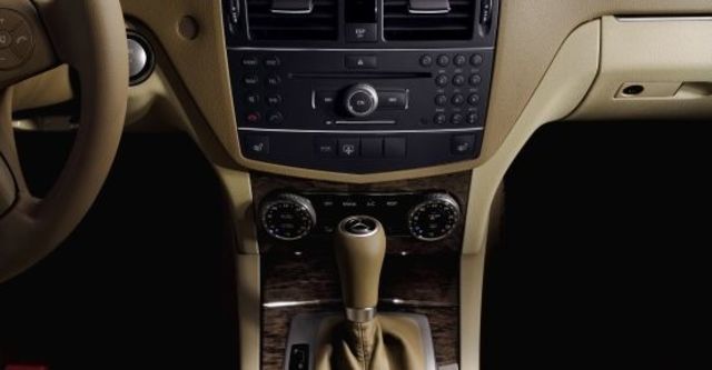 2010 M-Benz C-Class Sedan C220 CDI Classic  第6張相片