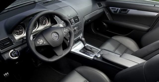 2010 M-Benz C-Class Sedan C63 AMG  第7張相片