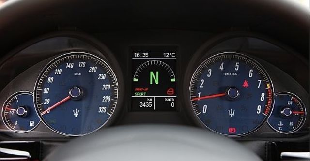 2011 Maserati GranTurismo S MC 4.7  第5張相片