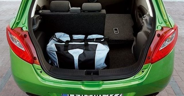 2011 Mazda 2 1.5 頂級型  第6張相片