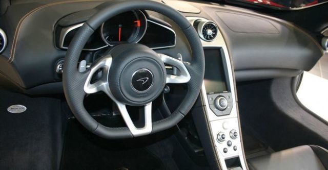 2014 McLaren 12C Spider V8  第10張相片