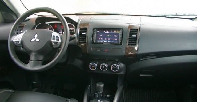 2014 Mitsubishi Outlander 2.4 2WD豪華型  第6張相片