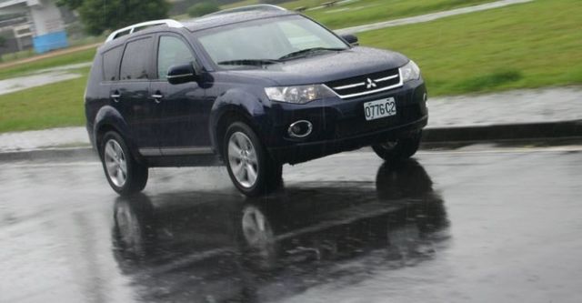 2014 Mitsubishi Outlander 2.4 4WD旗艦型  第1張相片