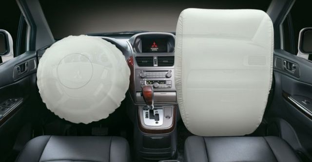 2014 Mitsubishi Savrin 2.4豪華型七人座  第10張相片