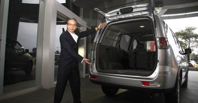 2013 Mitsubishi Boss Zinger 2.4雅緻手排型  第4張相片