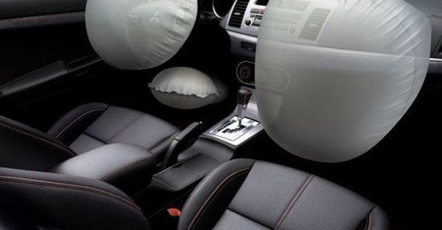 2013 Mitsubishi Lancer iO 1.8躍動型  第5張相片