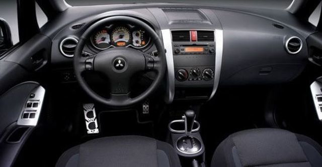 2011 Mitsubishi Colt Plus 1.6尊貴型  第6張相片