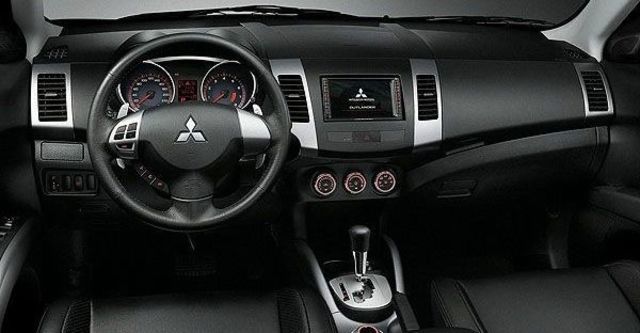 2010 Mitsubishi Outlander 2.4 2WD精緻型  第5張相片