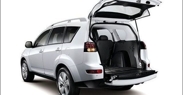 2010 Mitsubishi Outlander 2.4 2WD經典型  第3張相片