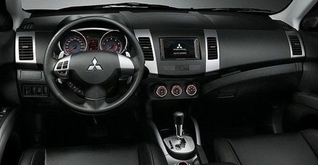 2010 Mitsubishi Outlander 2.4 2WD經典型  第5張相片
