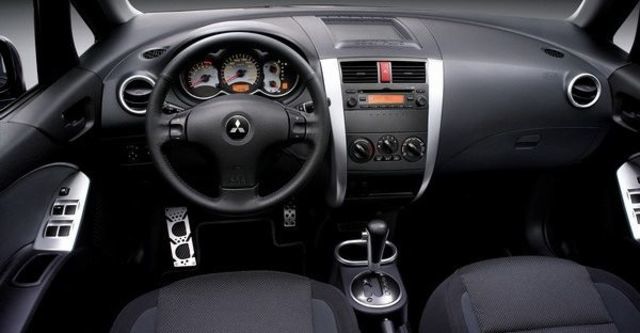 2009 Mitsubishi Colt Plus 1.6尊貴型  第7張相片