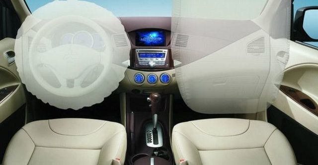 2009 Mitsubishi Super Zinger 2.4 尊貴型  第10張相片