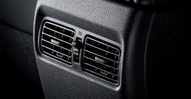 2015 Nissan Sentra 1.8 豪華影音版  第10張相片