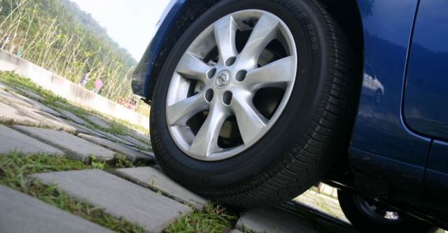 2014 Nissan Tiida 5D 傳奇版  第6張相片