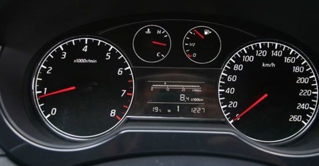 2013 Nissan Tiida 5D 1.6 Turbo S規  第9張相片