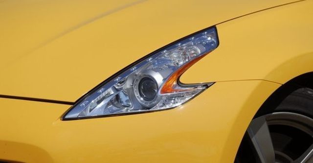 2011 Nissan 370Z Coupe 3.7  第12張相片