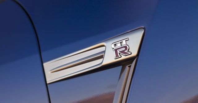 2011 Nissan GT-R Coupe  第9張相片