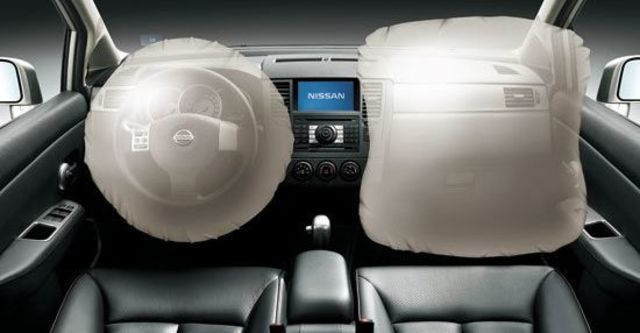 2011 Nissan Tiida 5D 1.8 L  第11張相片
