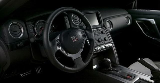 2010 Nissan GT-R Coupe  第8張相片