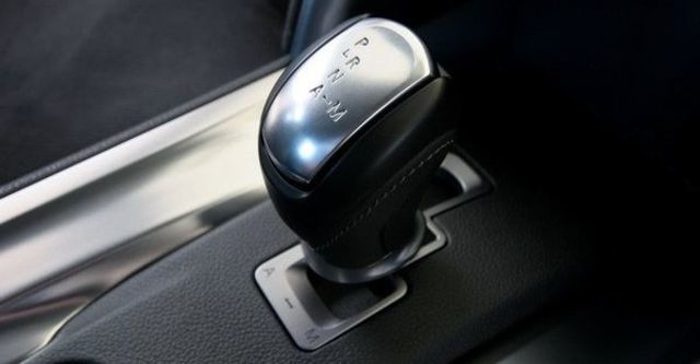 2010 Nissan GT-R Coupe  第9張相片