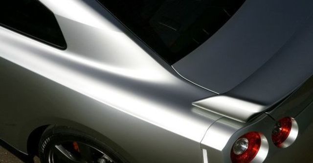 2010 Nissan GT-R Coupe  第10張相片