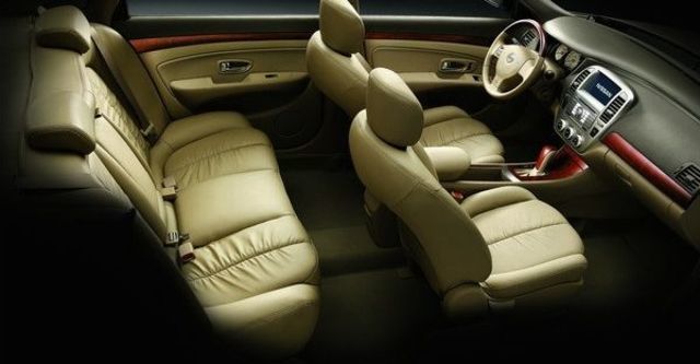 2009 Nissan New Bluebird 2.0 L  第6張相片