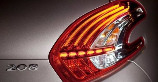 2013 Peugeot 208 1.6 e-HDi  第9張相片