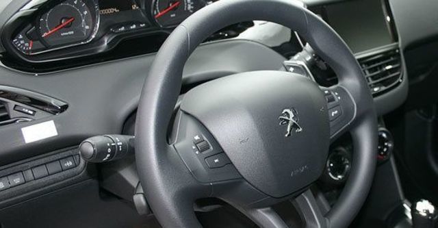 2013 Peugeot 208 1.6 e-HDi  第10張相片