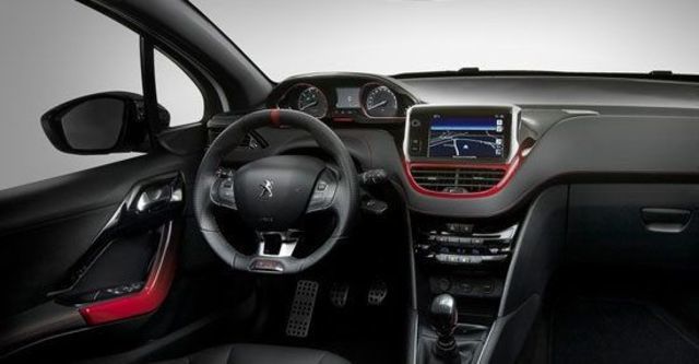 2013 Peugeot 208 GTi  第8張相片