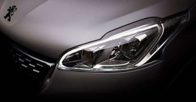 2013 Peugeot 208 GTi  第9張相片