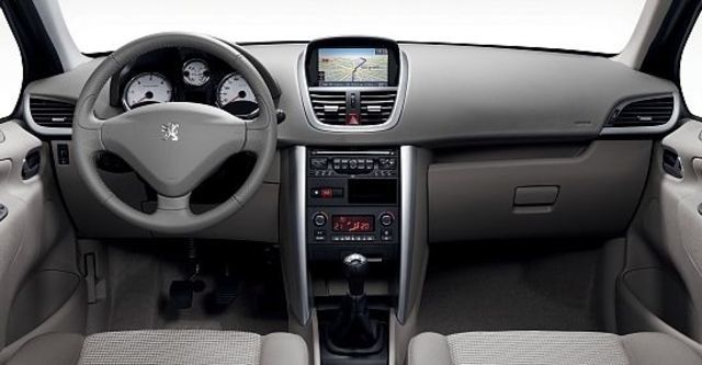 2012 Peugeot 207 1.6全景天窗版  第7張相片