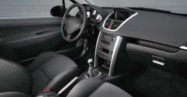 2009 Peugeot 207 1.6 3D全景天窗版  第7張相片