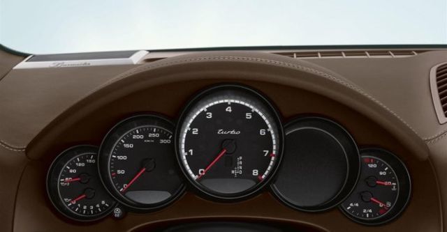 2014 Porsche Cayenne Turbo Tiptronic  第7張相片