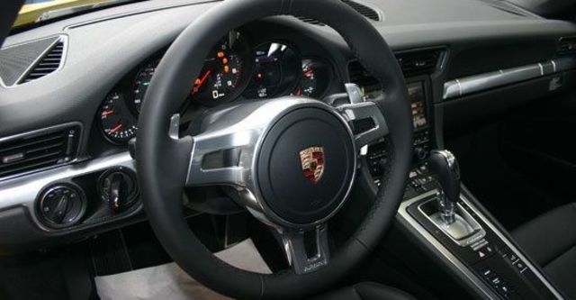 2013 Porsche 911 Carrera 4 S Coupe  第7張相片