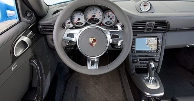 2011 Porsche 911 Turbo Coupe  第10張相片