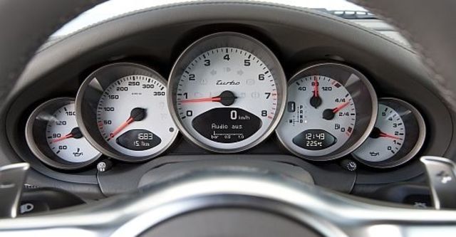 2011 Porsche 911 Turbo Coupe  第11張相片