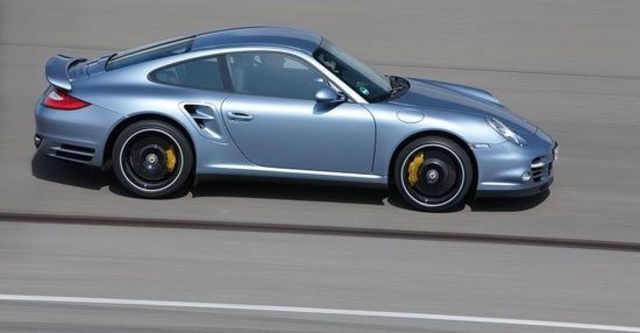 2011 Porsche 911 Turbo S Coupe  第4張相片