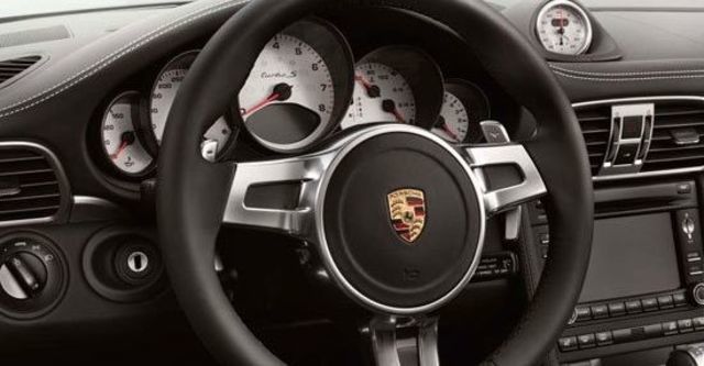 2011 Porsche 911 Turbo S Coupe  第9張相片