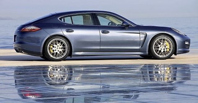 2010 Porsche Panamera 4S  第8張相片