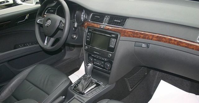 2014 Skoda Superb Sedan 2.0 TDI  第8張相片