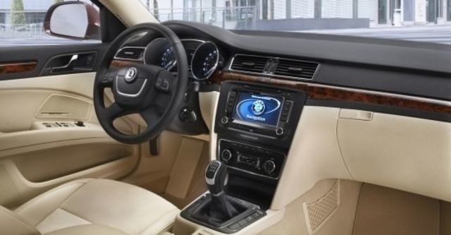 2013 Skoda Superb Sedan 2.0 TDI  第6張相片