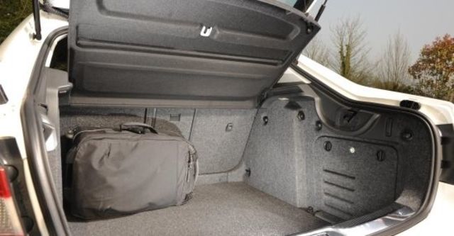 2012 Skoda Superb Sedan 2.0 TDI  第8張相片