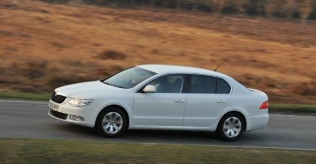2011 Skoda Superb Sedan 2.0 TDI  第5張相片