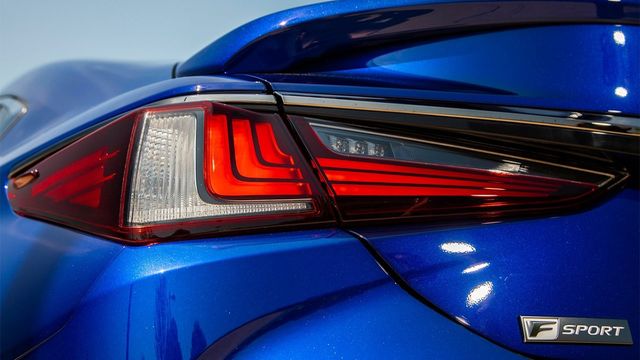2021 Lexus ES 250 F Sport  第4張相片