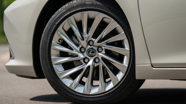 2021 Lexus ES 300h旗艦版  第4張相片
