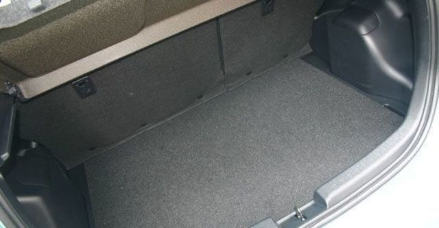 2013 Toyota Prius c 1.5  第9張相片