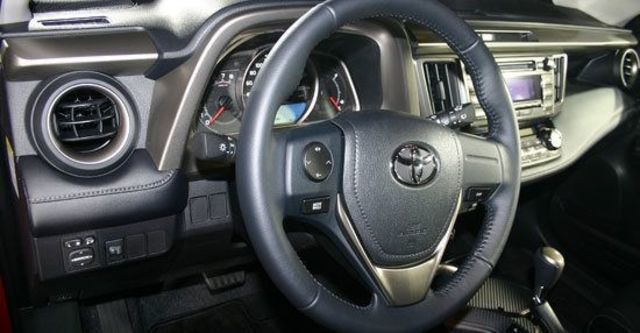 2013 Toyota RAV4 2.0 E  第4張相片