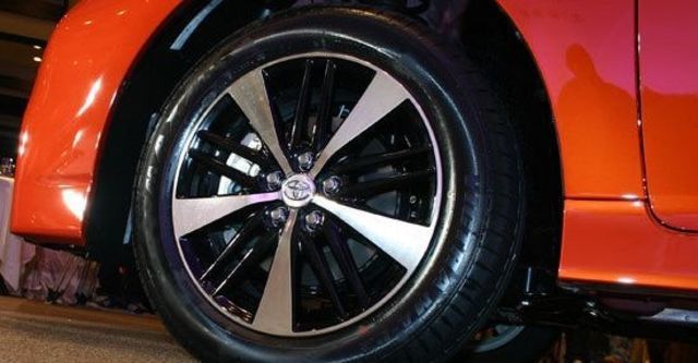 2013 Toyota Wish 2.0尊爵  第8張相片