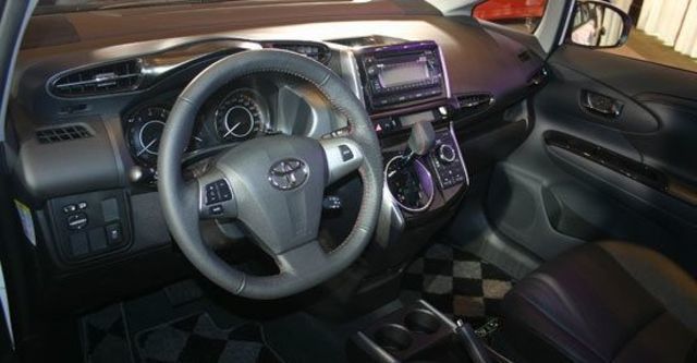 2013 Toyota Wish 2.0尊爵  第9張相片